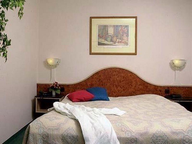 Hotel Central Luzern Room photo